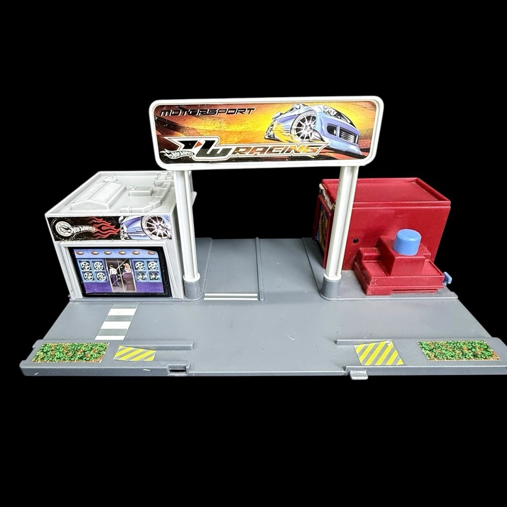 Hot Wheels Mega City Pack 2007 Playset Town Buildings Garage‎